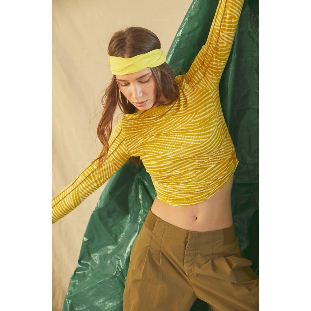Free People Movement Shirt Small Cropped Long Sleeve Yoga Athleisure Yellow